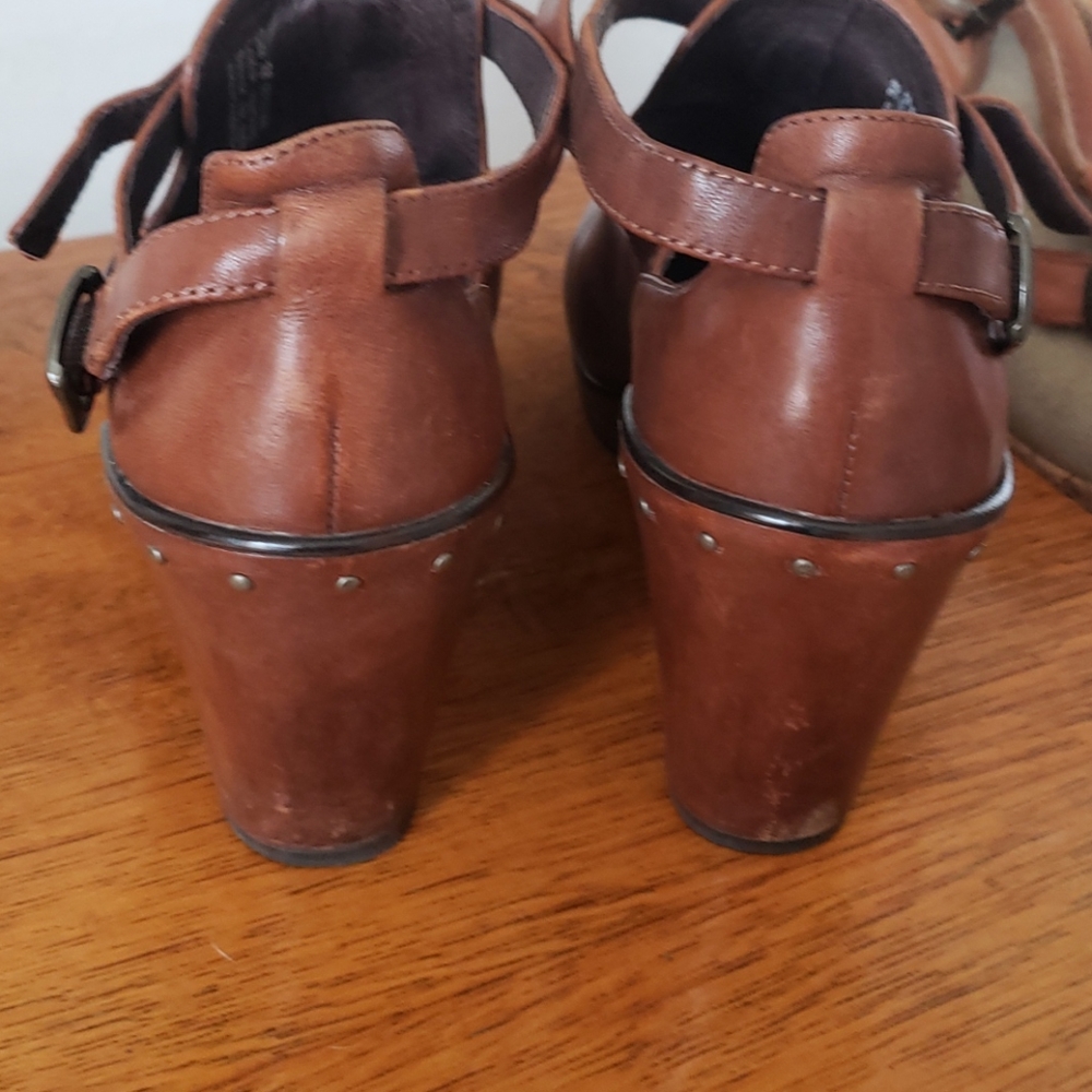 Shoes - Picture 3 of 4